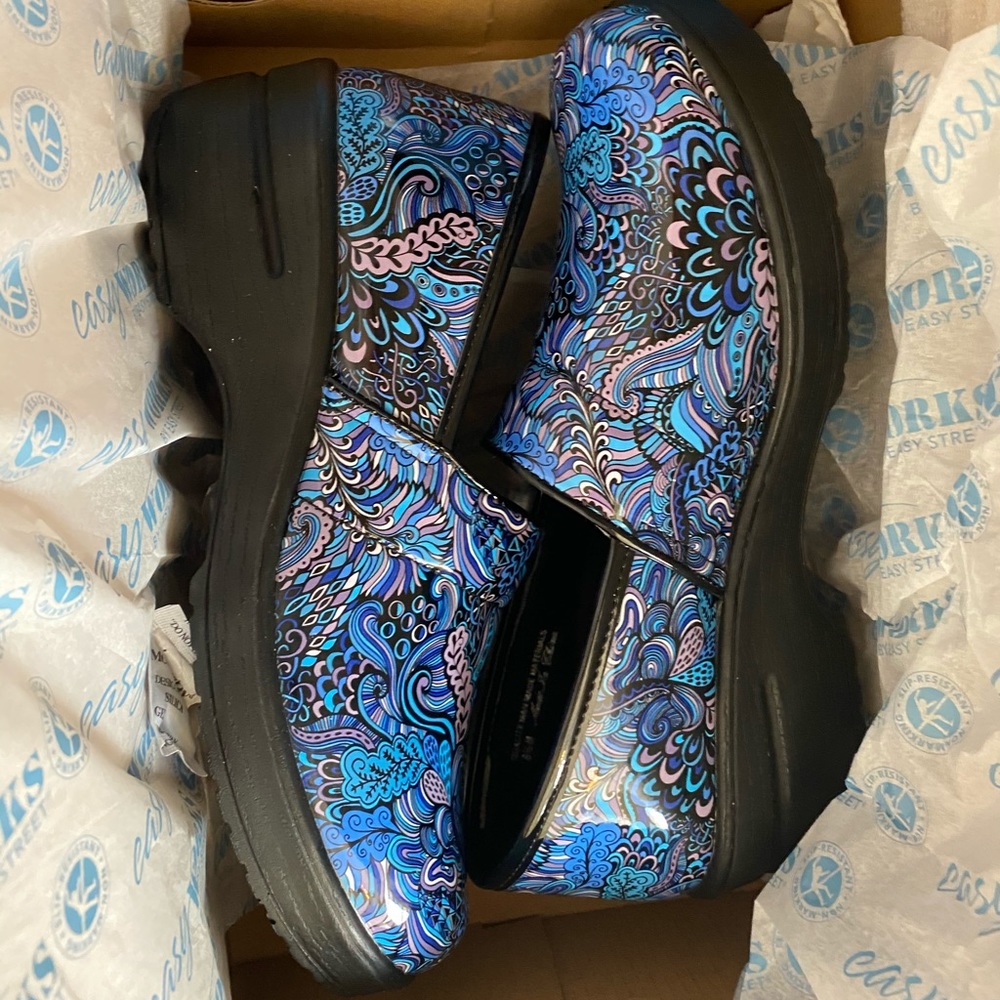NIB Women’s Easy Works nursing shoes size 8.5